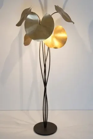 LED vloerlamp Controversia, gouden lampenkap